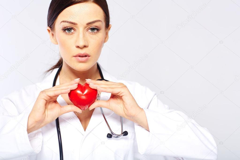  female doctor holding a heart