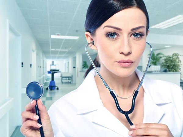 Portrait of young woman doctor — Stock Photo, Image