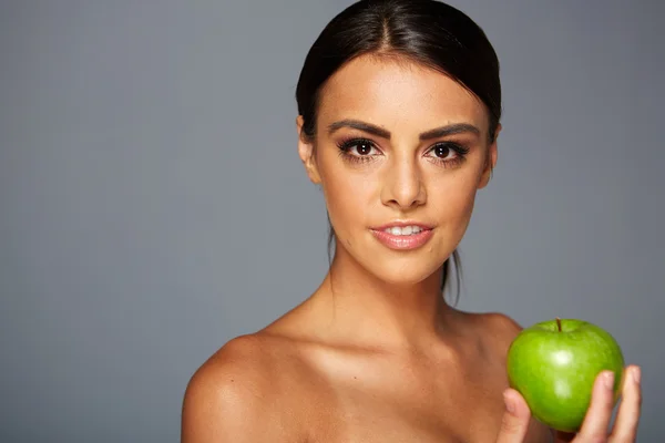 Smiling woman with apple — Stock Photo, Image