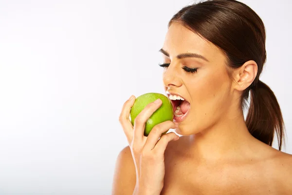 Smiling woman with apple — Stock Photo, Image