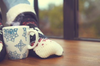 Ayakları üzerinde yakın çekim. Kış ve yılbaşı tatilleri.