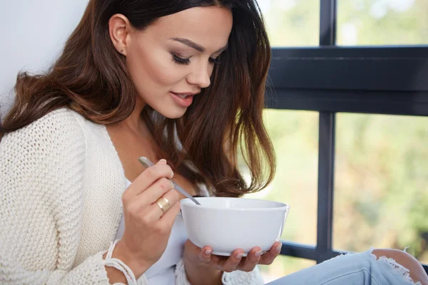 Young woman eating soup. — Stock Photo, Image