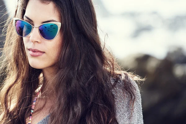 Mujer en la playa — Foto de Stock