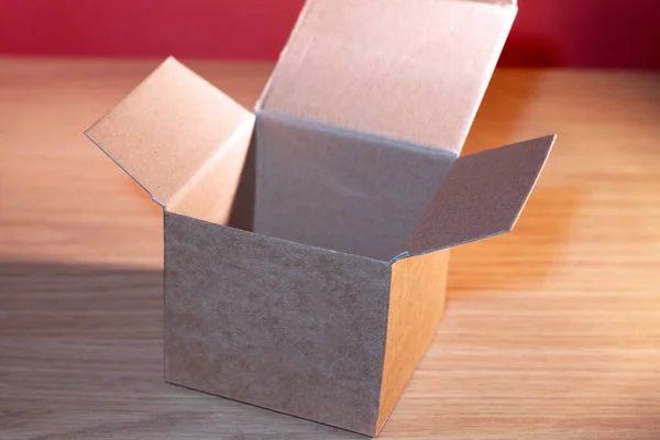 Small Brown Square Box Öppen För Kompilering Koncept Och Mock — Stockfoto