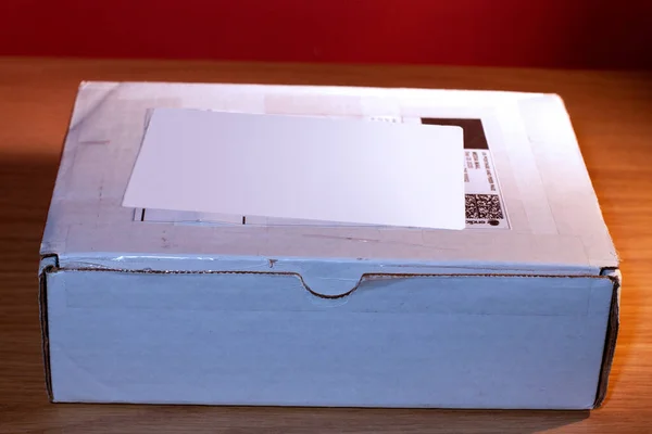 Caja Blanca Usada Con Etiqueta Blanco Para Comping Conceptos Maquetas — Foto de Stock