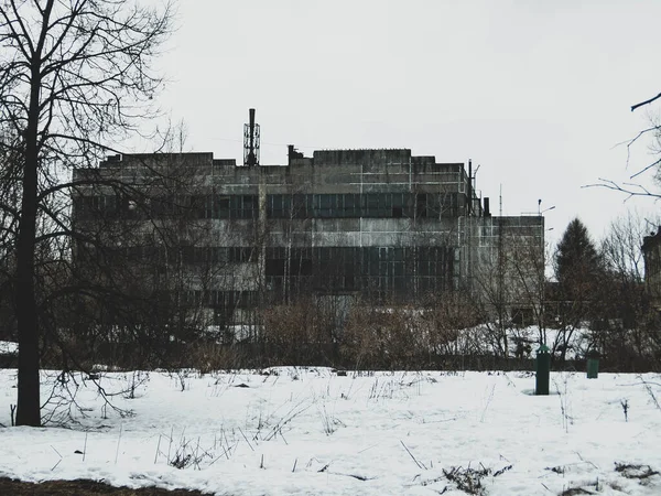 Vieille Usine Par Temps Nuageux — Photo