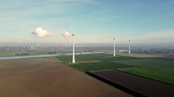 Widok Lotu Ptaka Niedziałające Turbiny Wiatrowe Holenderskim Krajobrazie — Wideo stockowe