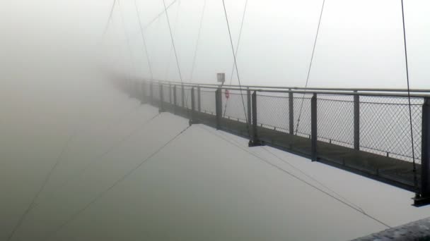 Puente Colgante Más Alto Europa Niebla Misterioso Vista Puente Colgante — Vídeos de Stock