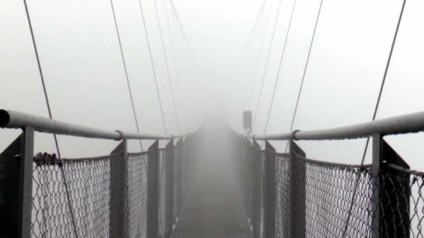 Ponte Sospeso Più Alto Europa Nella Nebbia Ponte Sospeso Trova — Video Stock