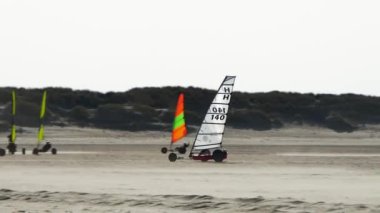 Hollanda, Brouwersdam sahilinde Blokart yüksek hızda