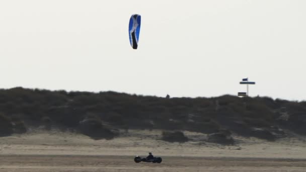 Kitebuggy Blokarts Het Strand Van Brouwersdam Nederland — Stockvideo