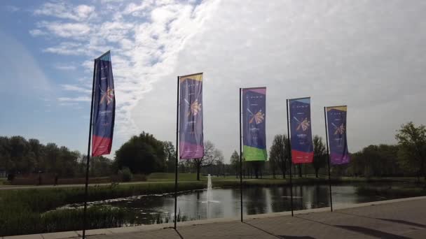 Drapeaux Concours Eurovision Chanson 2021 Étang Arrière Plan Mouvement Lent — Video