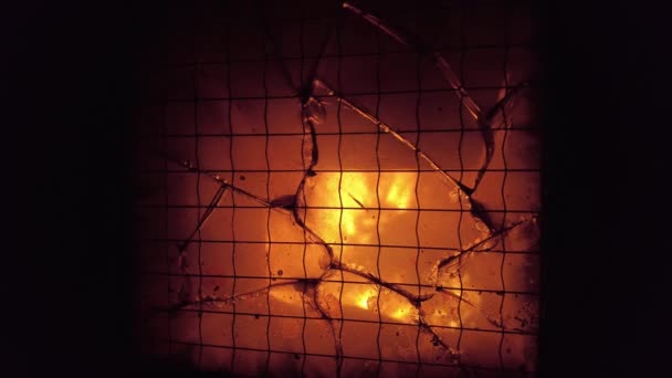 家庭废物焚化炉视镜中的热碎安全玻璃 — 图库视频影像