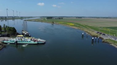 Diğer tarafa giden feribotun hava görüntüleri..