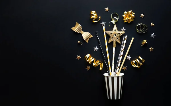 Festa Celebração Com Adereço Dourado Ornamento Fundo Cor Escura — Fotografia de Stock