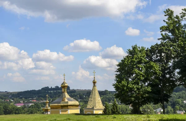 Cúpulas Douradas Igreja Ascensão Senhor Cidade Vyshnivets Ternopil Região Ucrânia — Fotografia de Stock