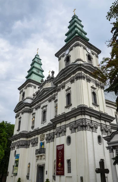 TERNOPIL, UKRAINE - 29 Temmuz 2020: Ternopil, Ukrayna 'daki Kutsal Bakire Meryem' in (eski Dominik Kilisesi) Kusursuz Gebeliği Katedrali.