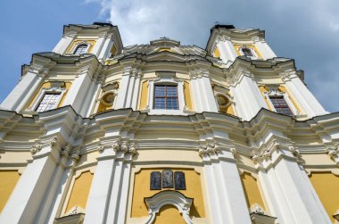 Cizvit Manastırı ve İlahiyat Fakültesi, kentin sembolü olan Kremenets 'in en güzel binalarından biridir. Ternopil bölgesi, Ukrayna