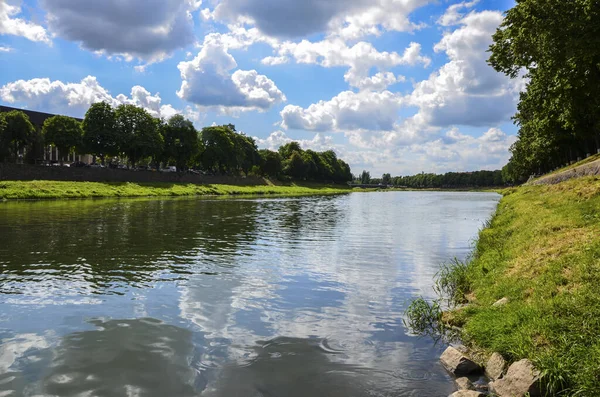 Veduta Del Fiume Uzh Nel Pomeriggio Estivo Uzhgorod Transcarpathia Ucraina — Foto Stock