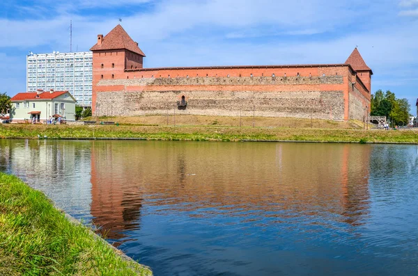 Vista Castelo Gedimina Castelo Lida Lago Lida Bielorrússia — Fotografia de Stock