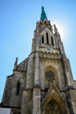 Orijinal kilisenin bulunduğu manastır kompleksi. Ukrayna, Chernivtsi 'de İsa' nın Kalbi Varsayım Kilisesi.