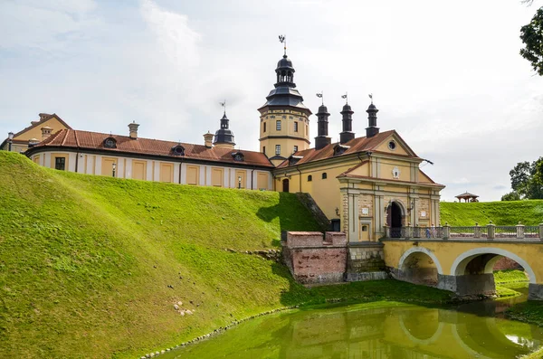 旅游概念及旅游目的地 Nesvizh城堡被重新命名为中世纪遗产和拉齐威尔家族遗产的一个很好的例子 白俄罗斯 — 图库照片
