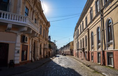 Chernivtsi, Ukrayna 'da eski sokak, evler ve mimari