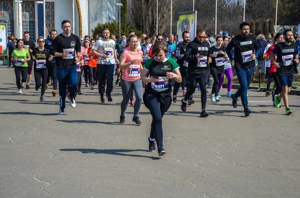 Kiew Ukraine April 2019 Nova Poshta Halbmarathon Gruppe Aktiver Menschen — Stockfoto