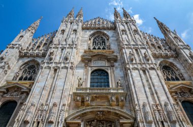 Duomo di Milano, İtalya 'nın Milano şehrinde Santa Maria Nascente' ye adanmış bir katedraldir.