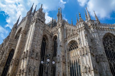 Duomo di Milano, İtalya 'nın Milano şehrinde Santa Maria Nascente' ye adanmış bir katedraldir.