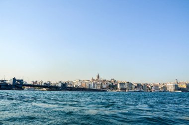 Karaköy, Galata köprüsü, Galata Kulesi ve Eminonu sahilinden Golden Horn manzarası. İstanbul, Türkiye