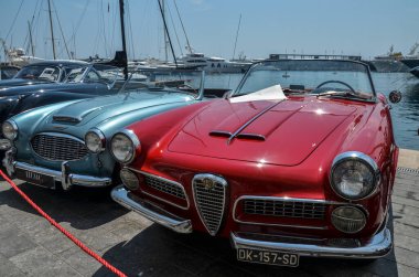 MONTE CARLO, MONACO - 28 Haziran 2017: Klasik Monte-Carlo Koleksiyonu 'nda 1959 Alfa Romeo 2000 Spider Touring sergilendi