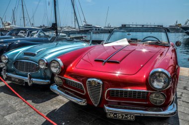 MONTE CARLO, MONACO - 28 Haziran 2017: Klasik Monte-Carlo Koleksiyonu 'nda 1959 Alfa Romeo 2000 Spider Touring sergilendi