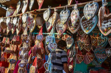 MÜZİK, GERMANE 23 Eylül 2013: Geleneksel zencefilli kek kalbi ve Münih mektupları mevsimlik bira festivali Oktoberfest 'te