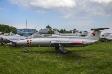 KYIV, UKRAINE 12 Mayıs 2019: Devlet Havacılık Müzesi. Kiev 'deki heyecanla dinlenen uçaklar