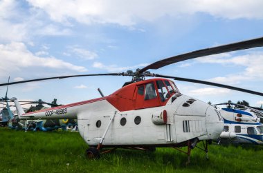 KYIV, UKRAINE 12 Mayıs 2019: Devlet Havacılık Müzesi. Kyiv Ukrayna 'da çok amaçlı Mi-4 helikopteri.