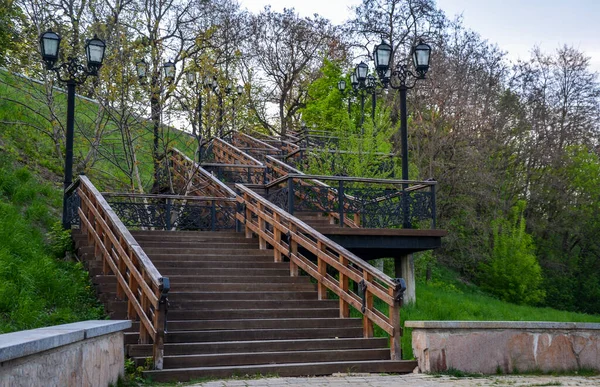 Escadaria Madeira Com Lanternas Vintage Parque Cidade Verão Chernihiv Ucrânia — Fotografia de Stock