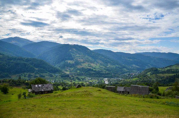 Vista Verão Aldeia Montanha Cena Pitoresca Manhã Nas Montanhas Dos — Fotografia de Stock