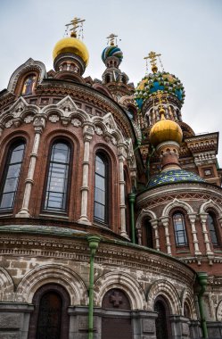 Kurtarıcı Kilisesi 'nin süslü ve renkli kubbeleri İsa' nın Dirilişi Katedrali, Aziz Petersburg, Rusya 