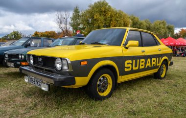 KYIV, UKRAINE OCTOBER 6 2019: Subaru Leone, Japon otomobil üreticisi Fuji Heavy Industries tarafından üretilen kompakt otomobil modelidir.