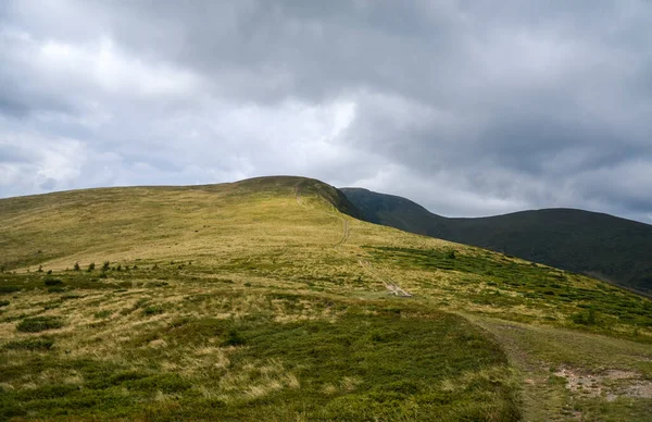 Landscape Carpathian Mountain Range Clouds Green Mountain Hills Beauty Nature — Stock Photo, Image