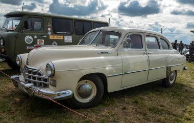 KYIV, UKRAINE OKTOBER 6 2019: GAZ-12 ZiM Sovyet altı koltuklu sedan 1949 ve 1959 yılları arasında üretildi.