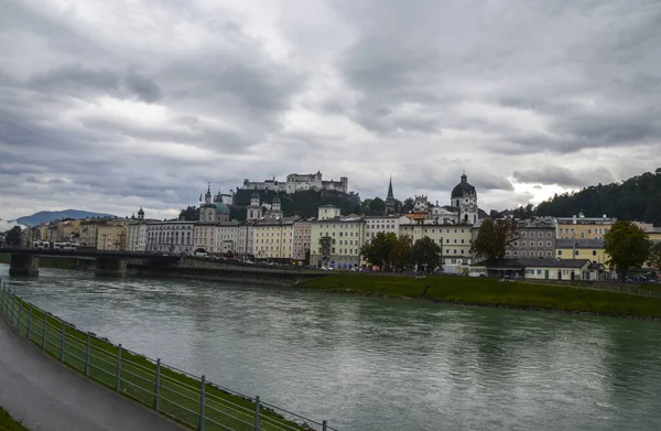 Őszi Kilátás Salzach Folyó Salzburg Katedrális Salzburger Dom Hohensalzburg Erőd — Stock Fotó