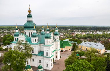 Chernihiv 'deki Kutsal Üçlü (Troitsky) Katedrali. Çan kulesinden görüntü. Ukrayna, Avrupa