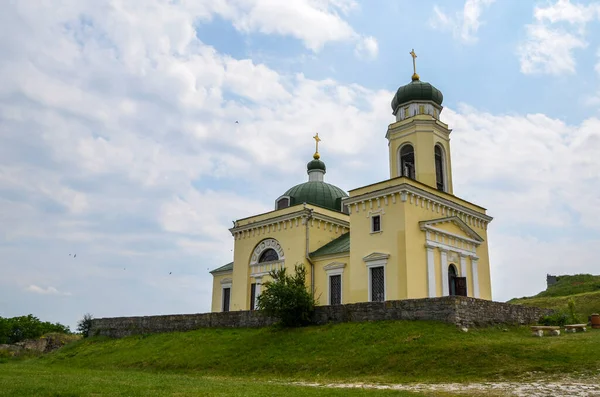Khotyn Chiesa Ortodossa Alexander Nevsky Trova Sulla Collina Vicino Castello — Foto Stock