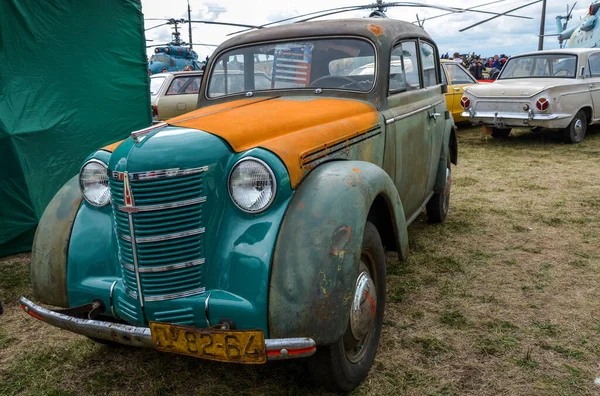 Kyiv Ukraine 2019年10月6日 モスクワ 401 1954年から1956年まで生産されたモスクワ 400の先進型 後輪駆動の小型車 — ストック写真