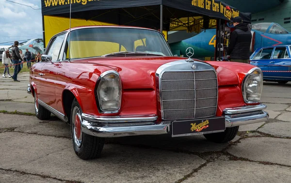 Kyiv Ukraine Outubro 2019 Carro Luxo Retrô Mercedes Benz Coupe — Fotografia de Stock