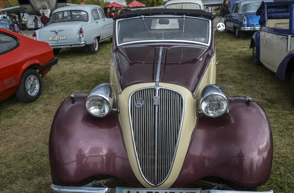 Kyiv Ucrania Octubre 2019 Festival Coches Antiguos Fiat Nsu 1100 — Foto de Stock