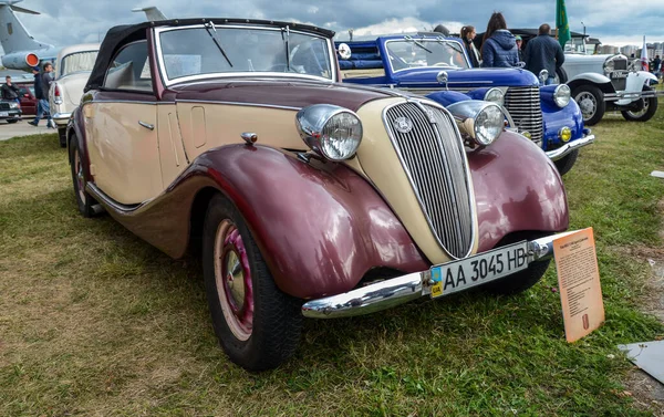 Kyiv Ukraine October 2019 Gammel Bil Jord Festival Fiat Nsu - Stock-foto