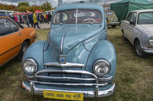 Киев Октября 2019 Года Фестиваль Старых Автомобилей Ford Taunus Семейный — стоковое фото